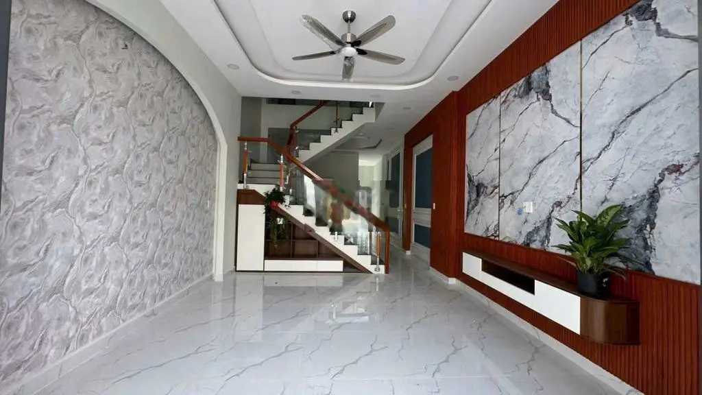 Bán nhà 1 trệt 1 lầu, SHR, sát KCN Cầu Tràm, đường ô tô tới nhà