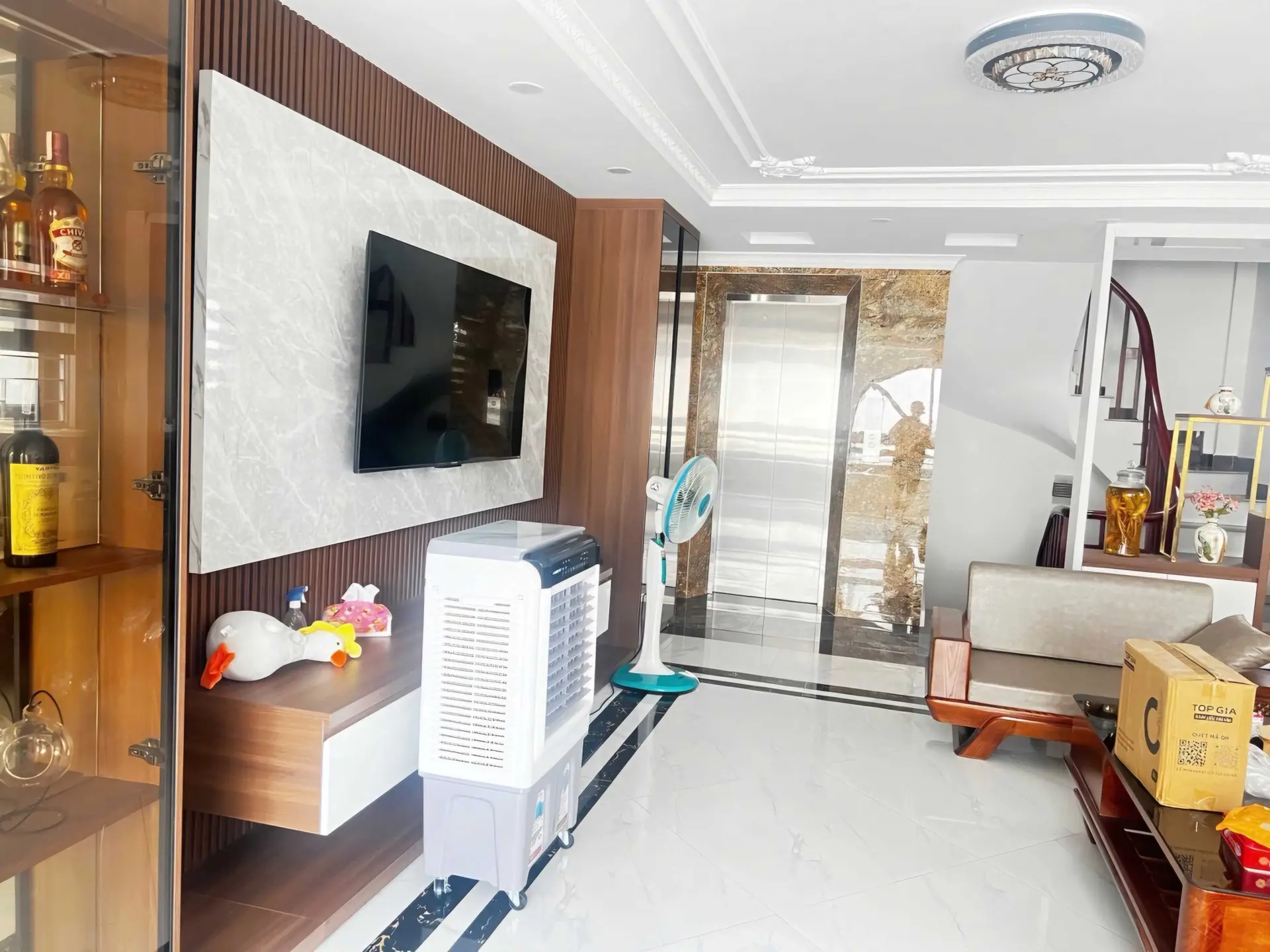 Bán nhà Thạch Bàn, Nguyễn Văn Linh, Long Biên, 55m2, 6 tầng, giá 12.7 tỷ, gara ô tô, thang máy xịn