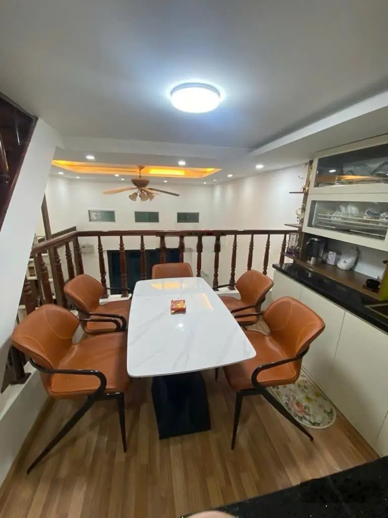Nhà đẹp Vạn Kiếp - Hai Bà Trưng giá chỉ nhỉnh 6 tỷ sổ đỏ vuông vức DT 40m2 5 tầng. LH 0979 389 ***