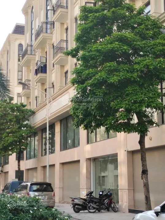 Chính chủ cần bán Him Lam Vạn Phúc Khu B giá nhỉnh 27 tỷ vị trí đẹp. LH: 0963 689 ***