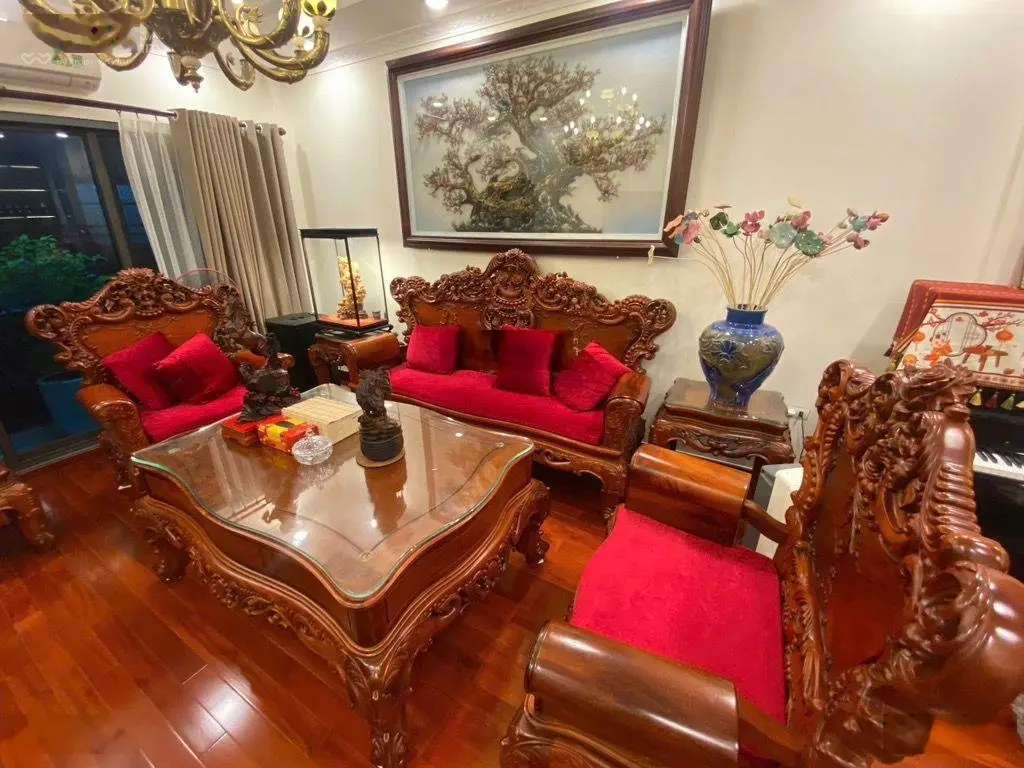 Bán gấp nhà Hồng Tiến, sát phố, DT 76m2 x 6 tầng x thang máy x 2 MT rộng, gara, tặng 2 tỷ nội thất.