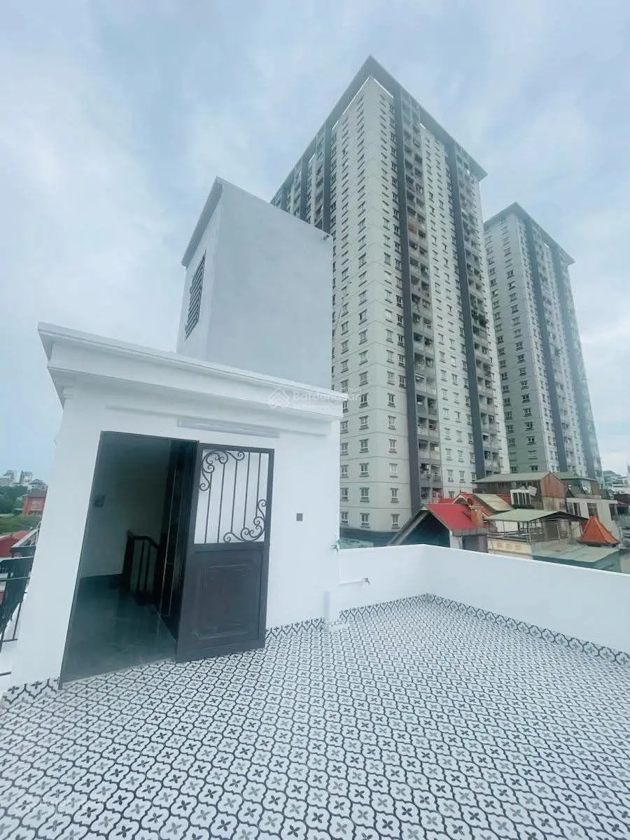 Bán nhà thái Hà 39 m 6 T MT 6m giá 13 tỷ.nhà mới, vị trí đẹp, thang máy , gần phố. Ôtô đỗ cổng.