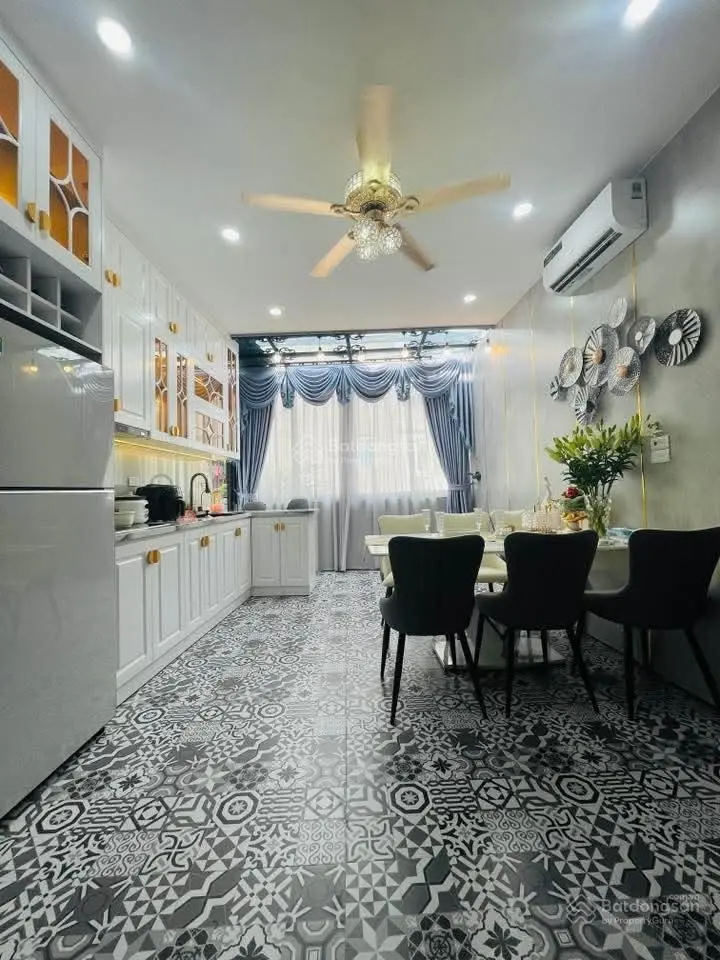 Siêu phẩm Đống Đa chỉ 8,6 tỷ 4 tầng thang máy. Nhà đẹp dân xây ngõ nông gần phố.