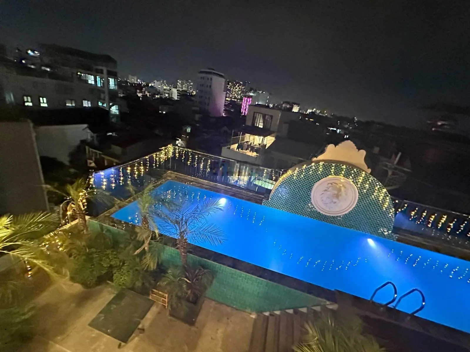 Bán tòa nhà apartment cao cấp tại Giang Văn Minh - Sơn Tây mặt đường đang mở thông