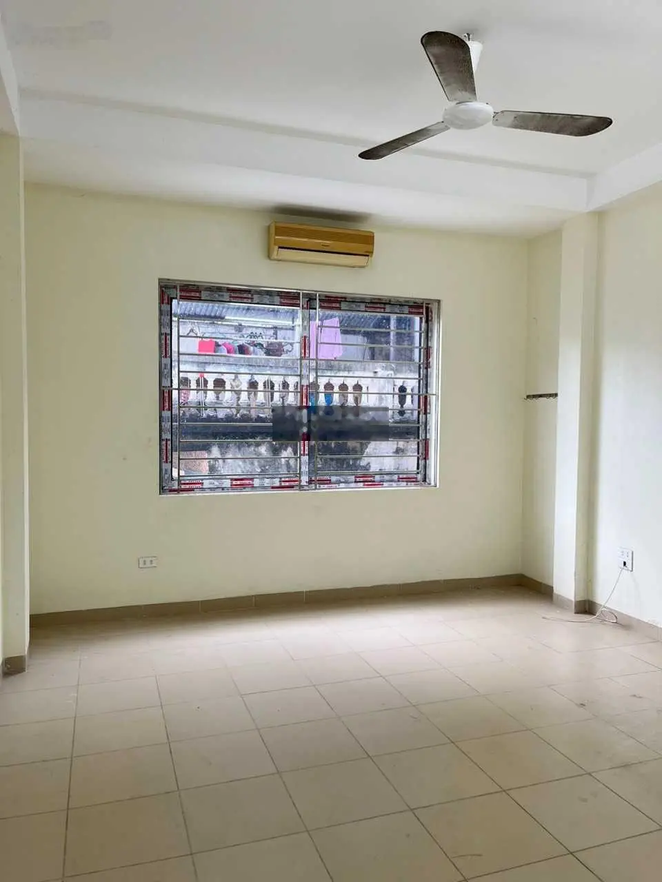 Tôi cần bán gấp, nhà đẹp 50m2, 4 tầng, dân xây, ngõ 276 phố Đại Từ, gần hồ Linh Đàm