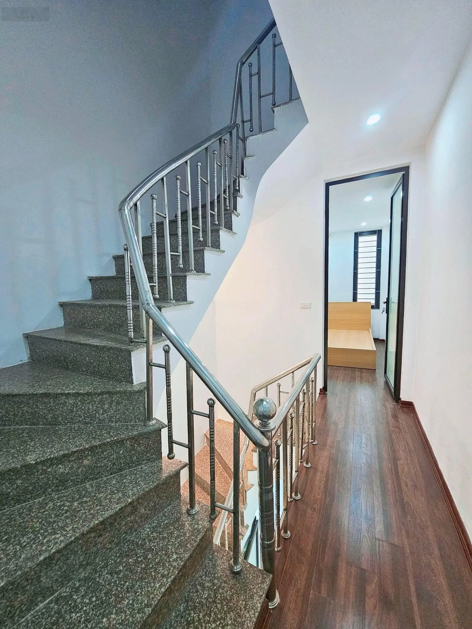 Chỉ 5.7 tỷ - nhà đẹp Trần Khát Chân - 5 tầng - 6 ngủ - 30m ra ô tô