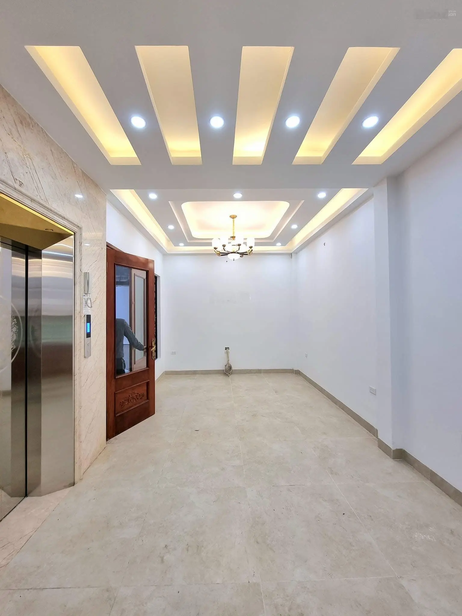 Chính chủ bán nhà xây mới 57 m2 x 6 tầng - 6 ngủ sổ đỏ phố Khâm Thiên nhỉnh 9 tỷ - ngõ ngắn - rộng