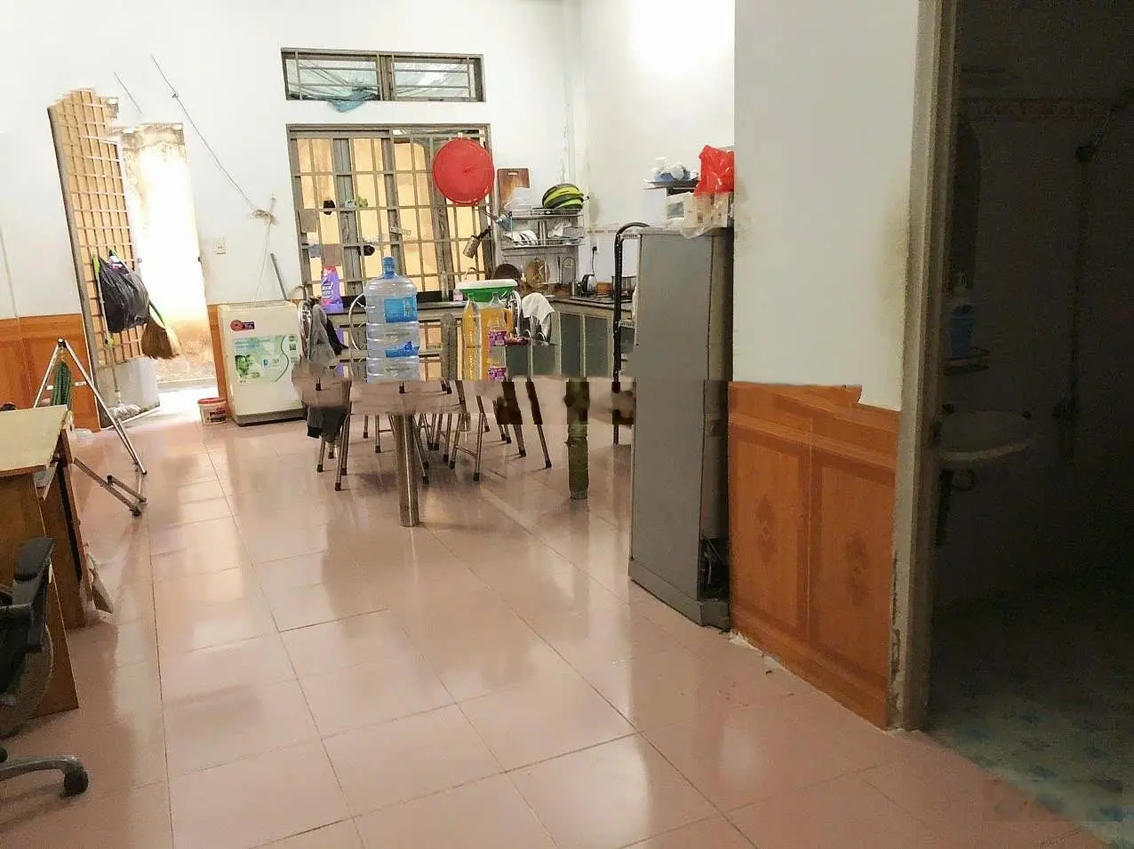 Nhà 3 tầng mặt tiền đường thông Phước Long B - Quận 9 - vừa ở vừa kinh doanh, có vỉa hè, ngang 5m
