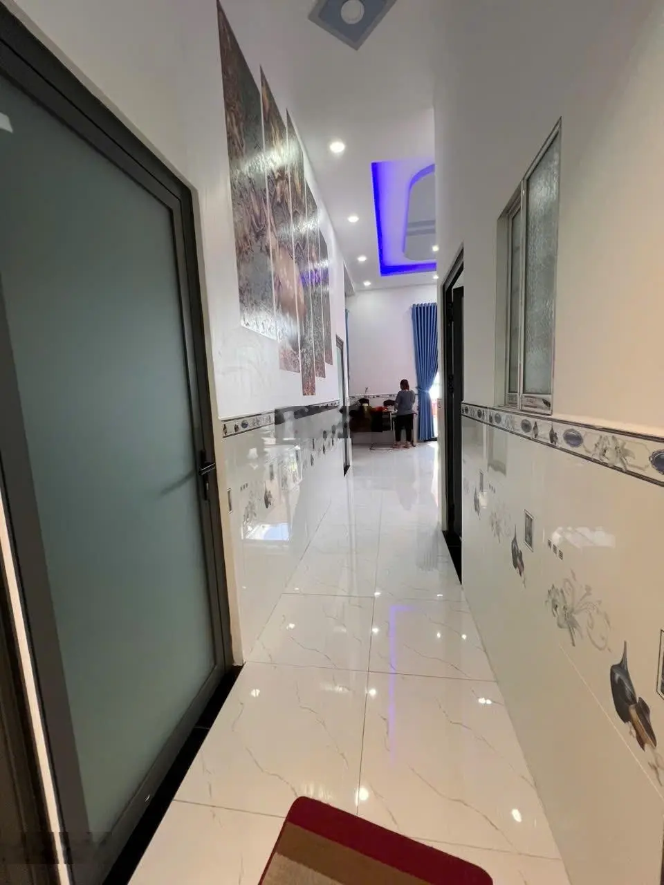 Bán Nhà gần chợ Hóc Môn 8,3x19 . Sân để xe hơi