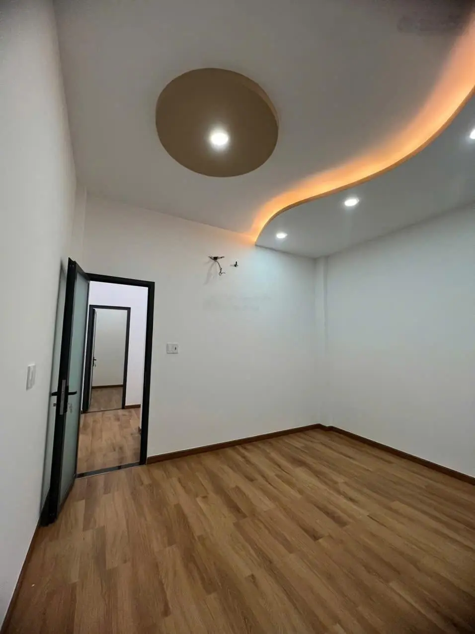 Bán nhà kế Chợ Tăng Nhơn Phú B , Quận 9 _ Hướng Tây Bắc, 3PN