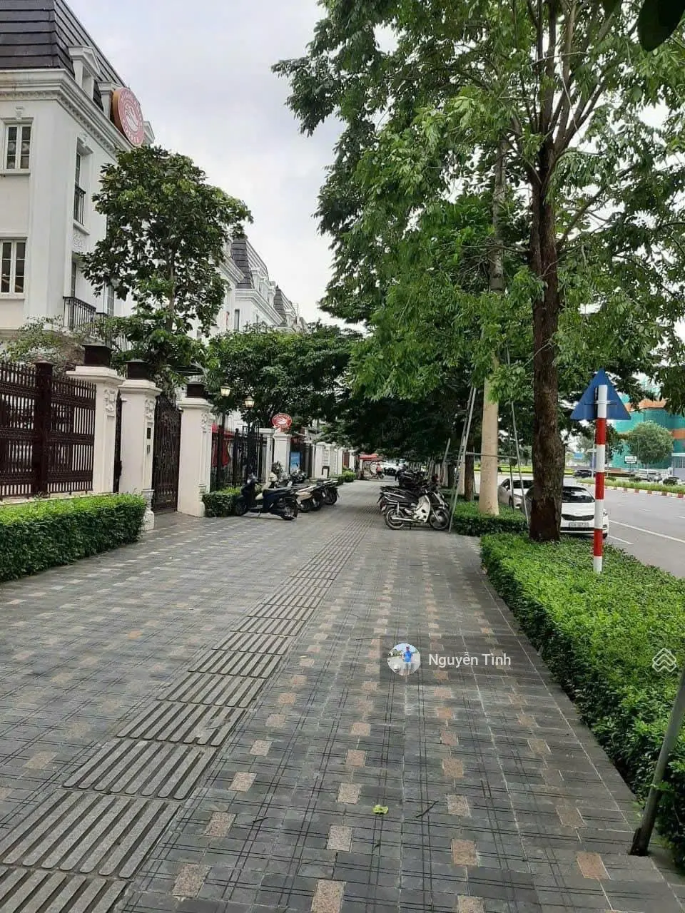Chính chủ bán biệt thự Embassy Garden mặt đường Xuân Tảo 226m2 mặt tiền 12m, kd hay ở đều được