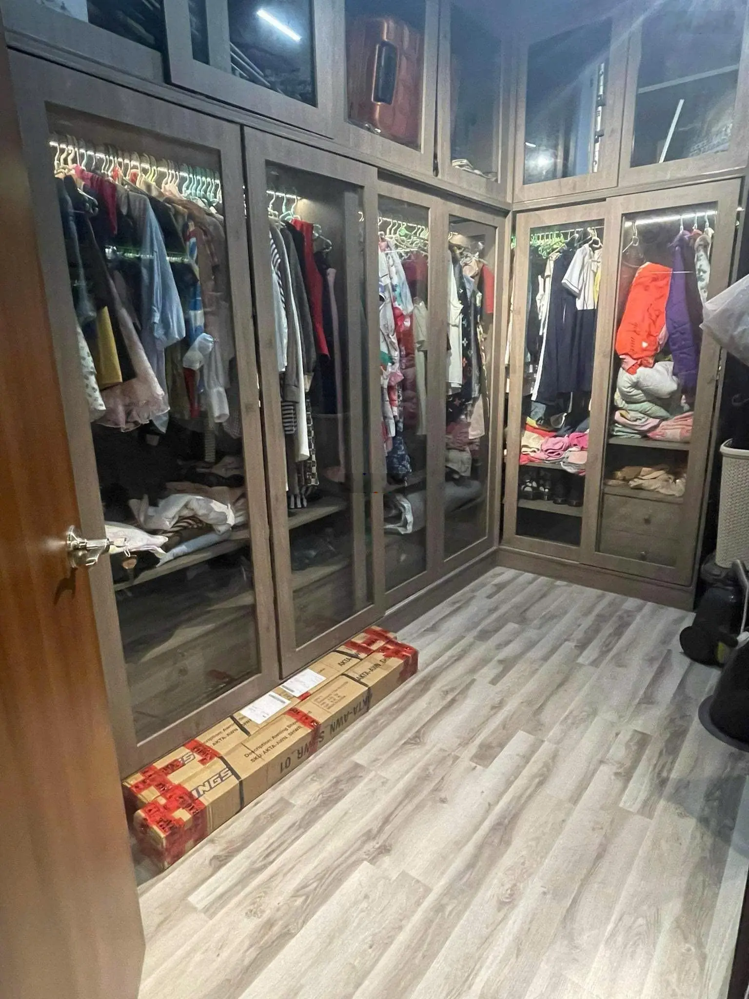 Kẹt tiền bán gấp Ruby 3PN - 2WC(80m2) đã có sổ hồng, nội thất đẹp chỉ 3,5 tỷ