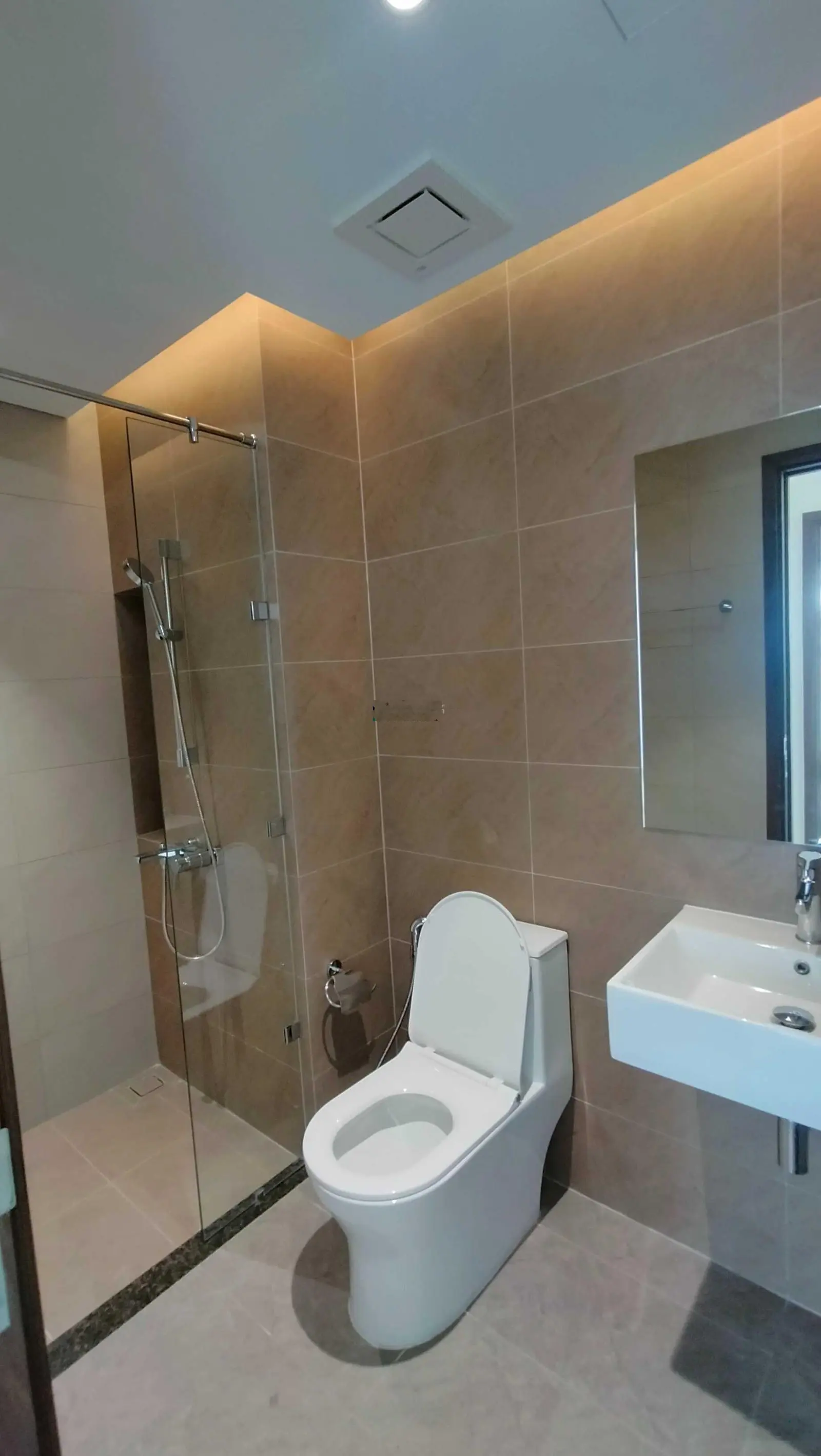 Bán nhà mặt tiền đường Số 3 Chợ Lớn, HĐT 20tr/th, (4x20m), 4.5 lầu, nội thất gỗ căm xe, sốc 10,5 tỷ