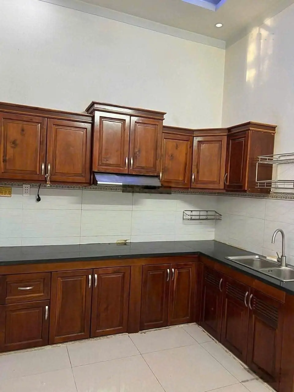 Nhà 2 lầu gần chợ xóm vắng giá 4 tỷ 600 triệu