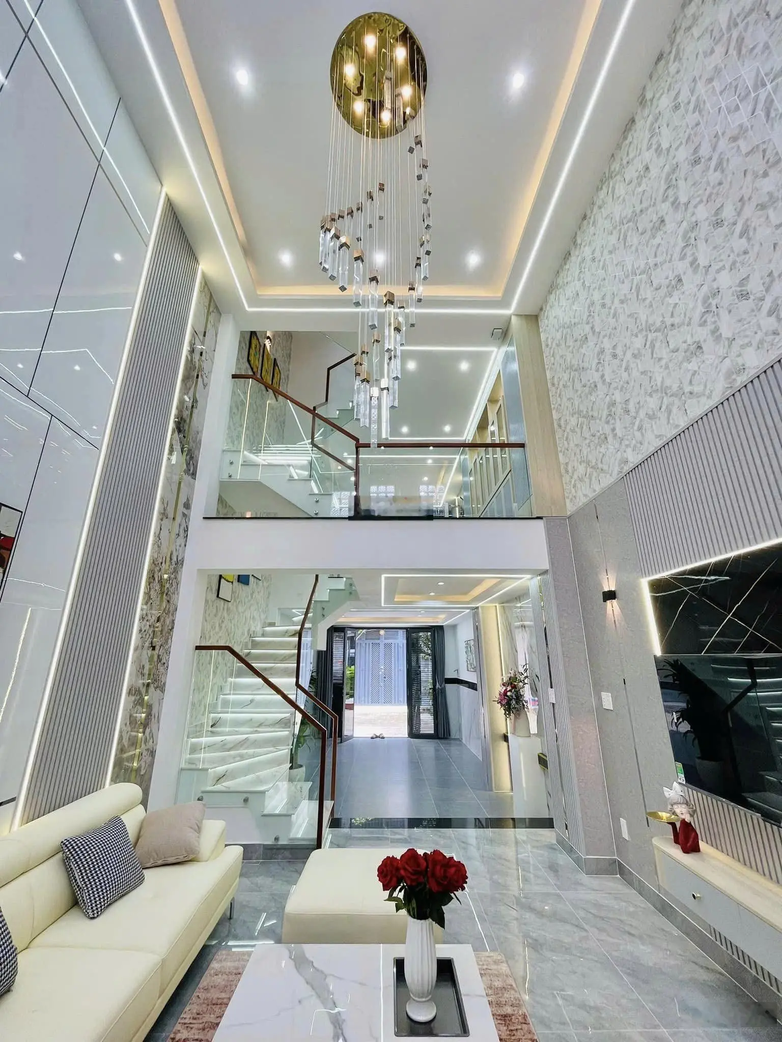Kẹt tiền, tôi bán nhà ở Trần Khánh Dư - Quận1 kế bên chợ Tân Định, cho thuê 35triệu. Giá 3tỷ6/62m2