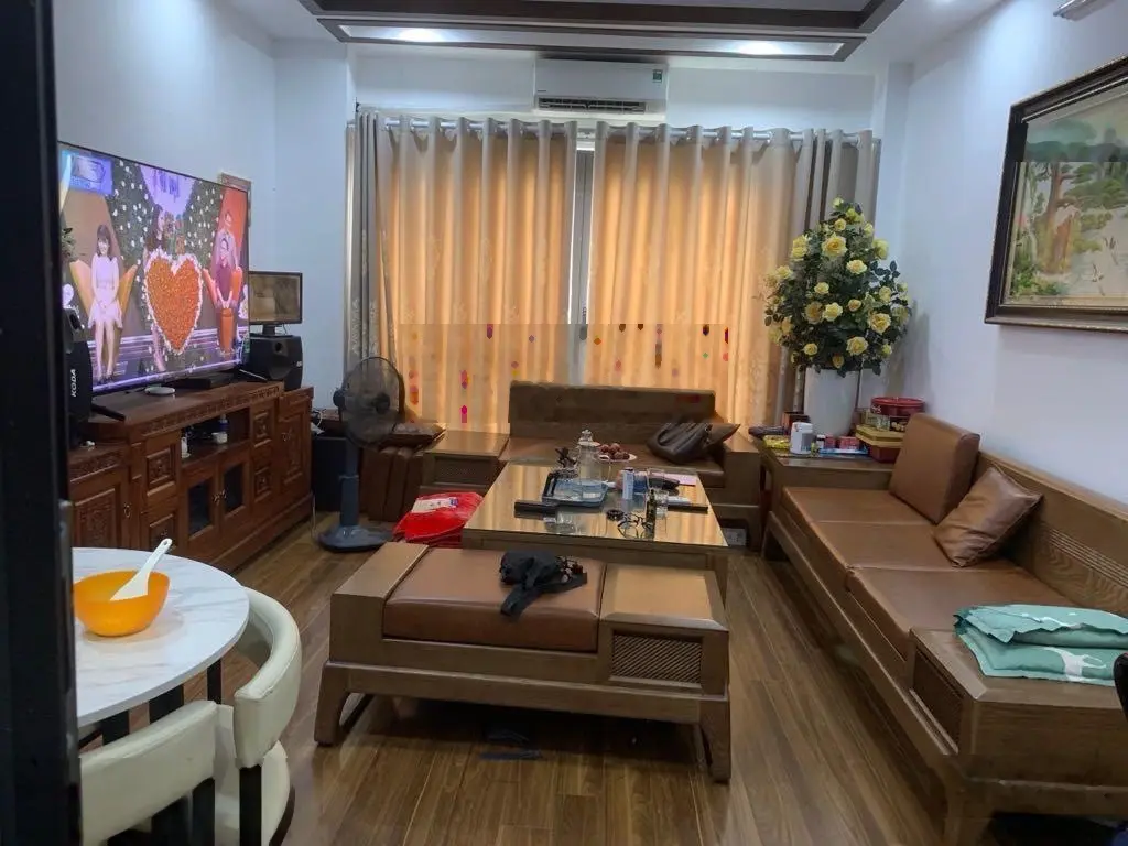 Bán đất tặng nhà 3 tầng 65m2 nhà Thạch Bàn - gần đường Cổ Linh - gần chợ - gần trường học các cấp