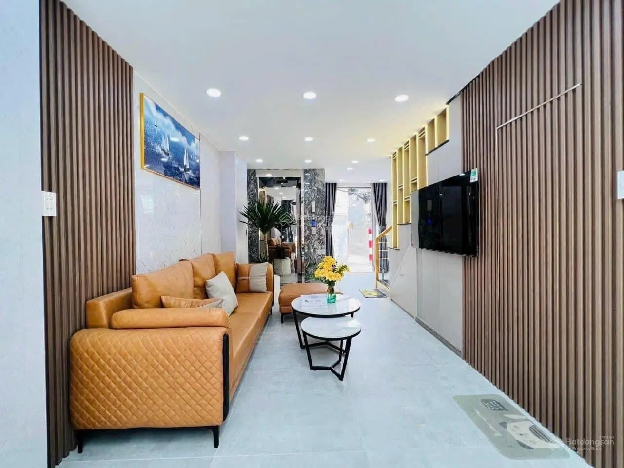 Bán nhà mới cứng ngay sau ĐH Nguyễn Tất Thành, Đoàn Văn Bơ Q. 4 - 93,6m2 - 4 tầng - SHR