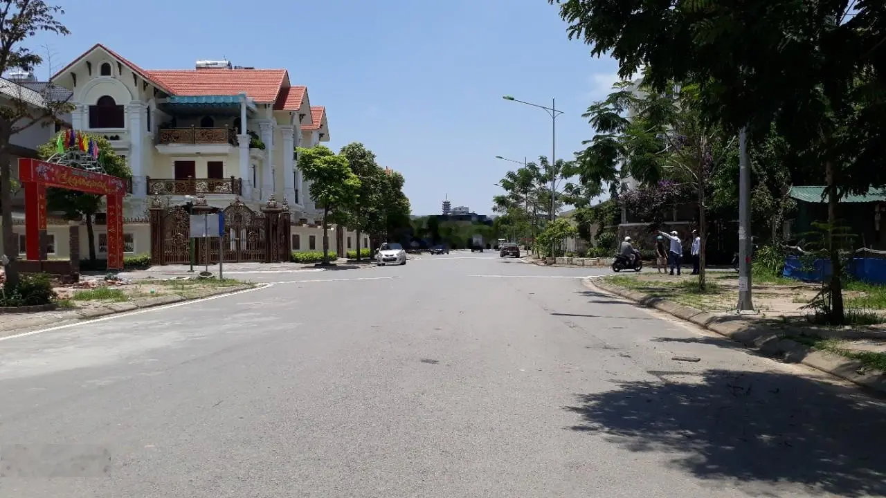 Bán biệt thự Tây Nam, vị trí kinh doanh tuyệt vời DT 400m2, ô góc 2 mặt tiền, đường 30m, SĐCC