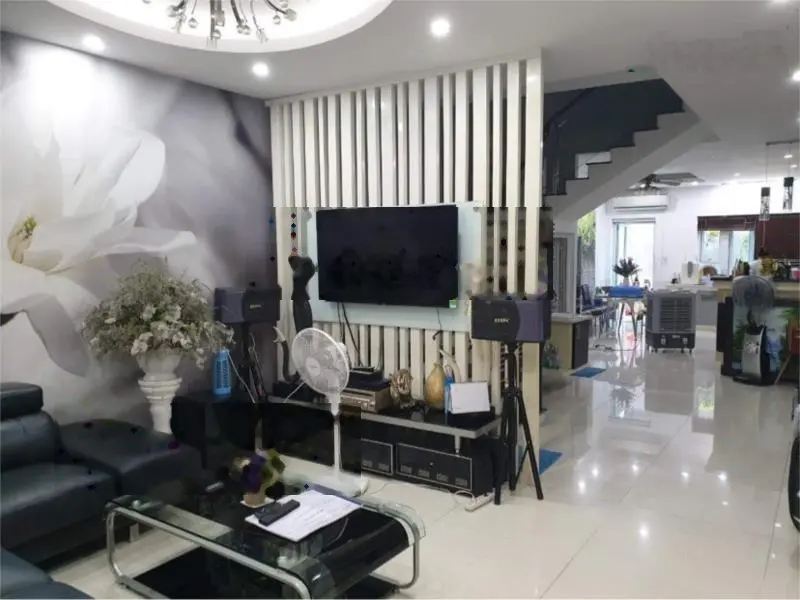 Bán nhà trệt 3 lầu DT 5x20 (100m2) DTSD 320m2 - LH 0909 924 ***