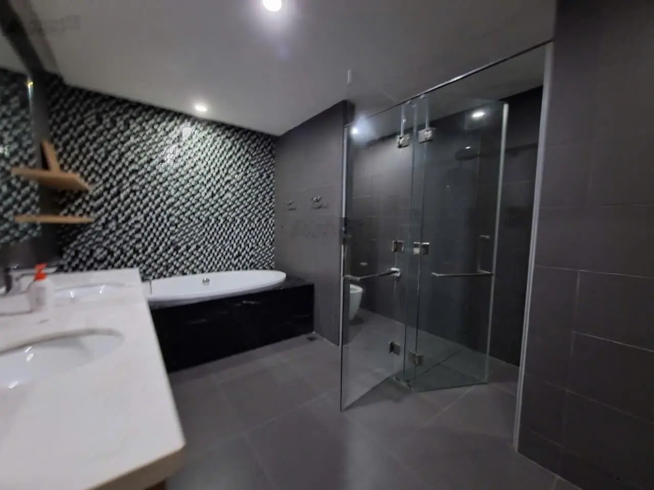 Bán biệt thự vị trí đường Đỗ Thế Chấp, có hồ bơi, gồm 4 tầng nôti và 1 hầm để xe, pháp lí rõ ràng