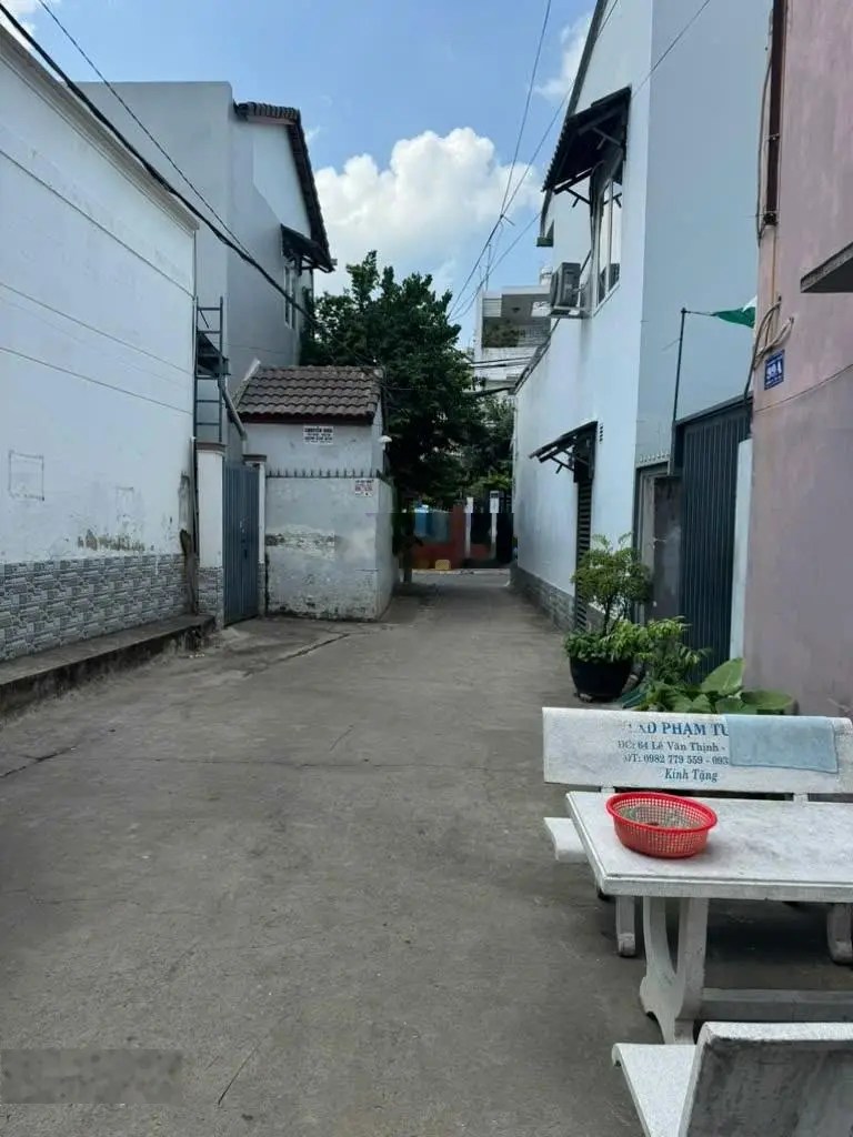 Chỉ hơn 4 tỷ, nhà mới toanh dtsd 92m2, 3pn hẻm xh đường 379, tnp a, quận 9