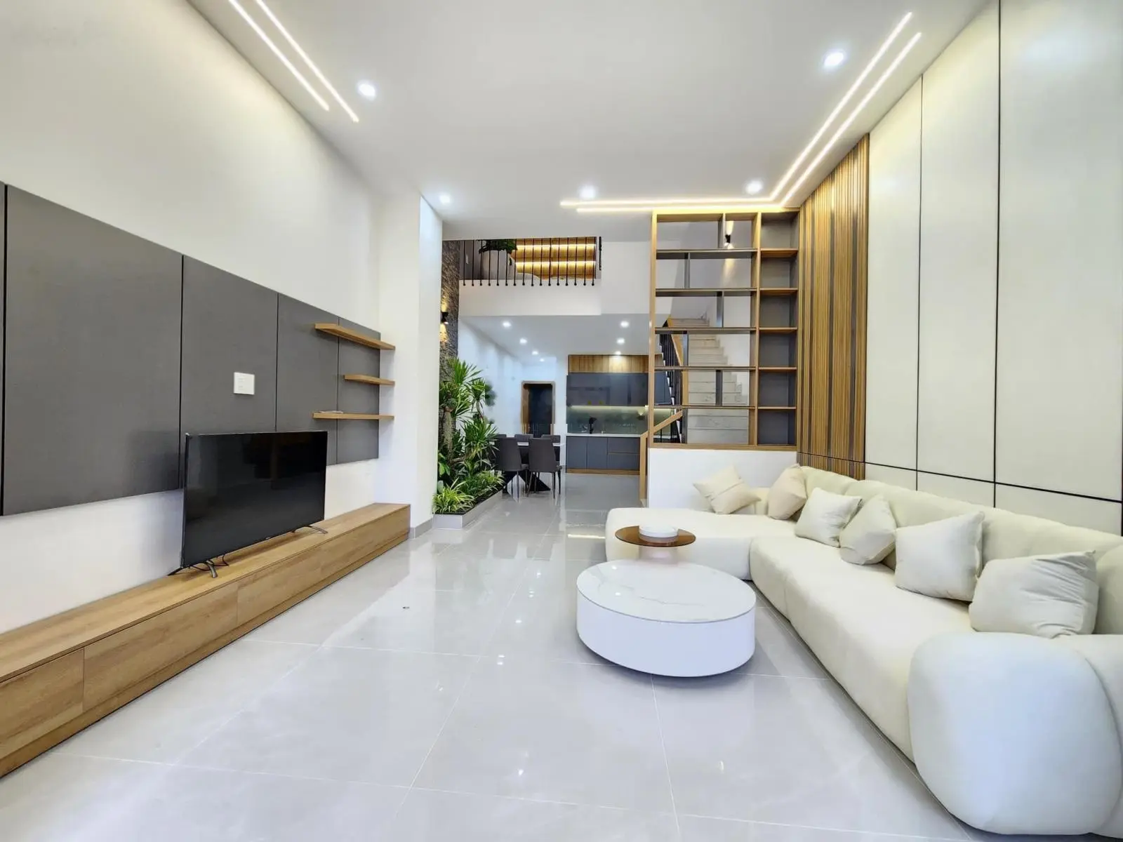 Hot! Bán gấp nhà đường Nguyễn Trọng Tuyển - Tân Bình. DT 42m2