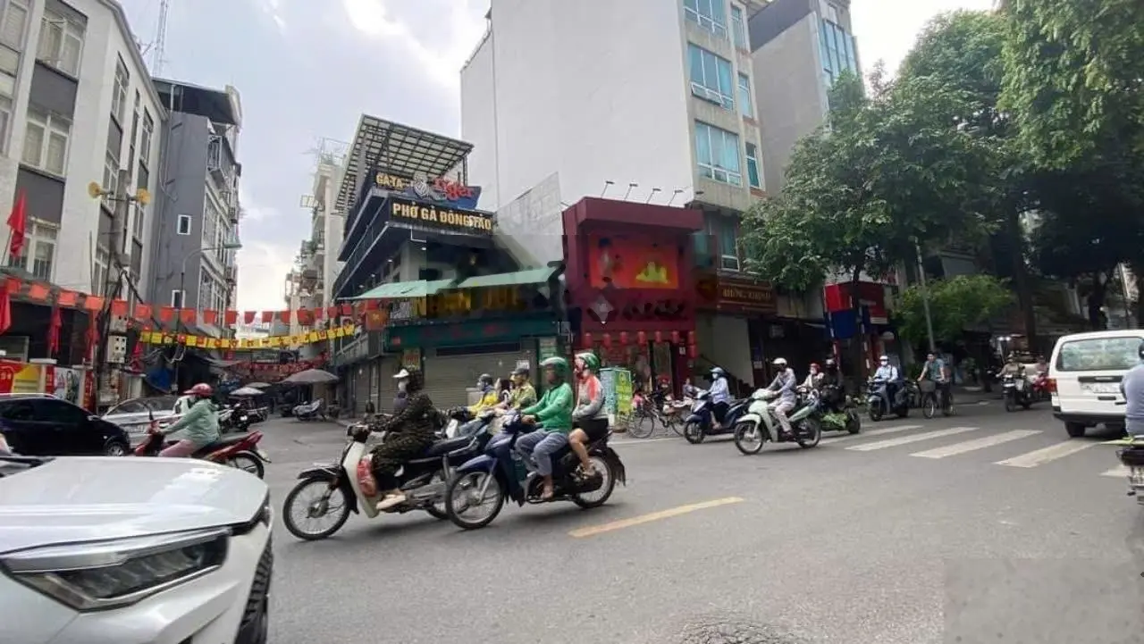 Phố Núi Trúc lô góc 3 thoáng 61m 4 tầng, ô tô ngủ trong nhà.