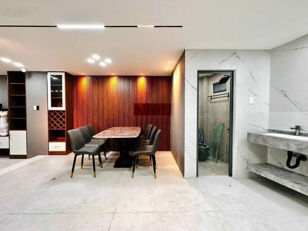 Ngộp bán gấp nhà Minh Phụng 52m2, sổ hồng riêng, có HĐ thuê 6 tháng 2 tỷ 450