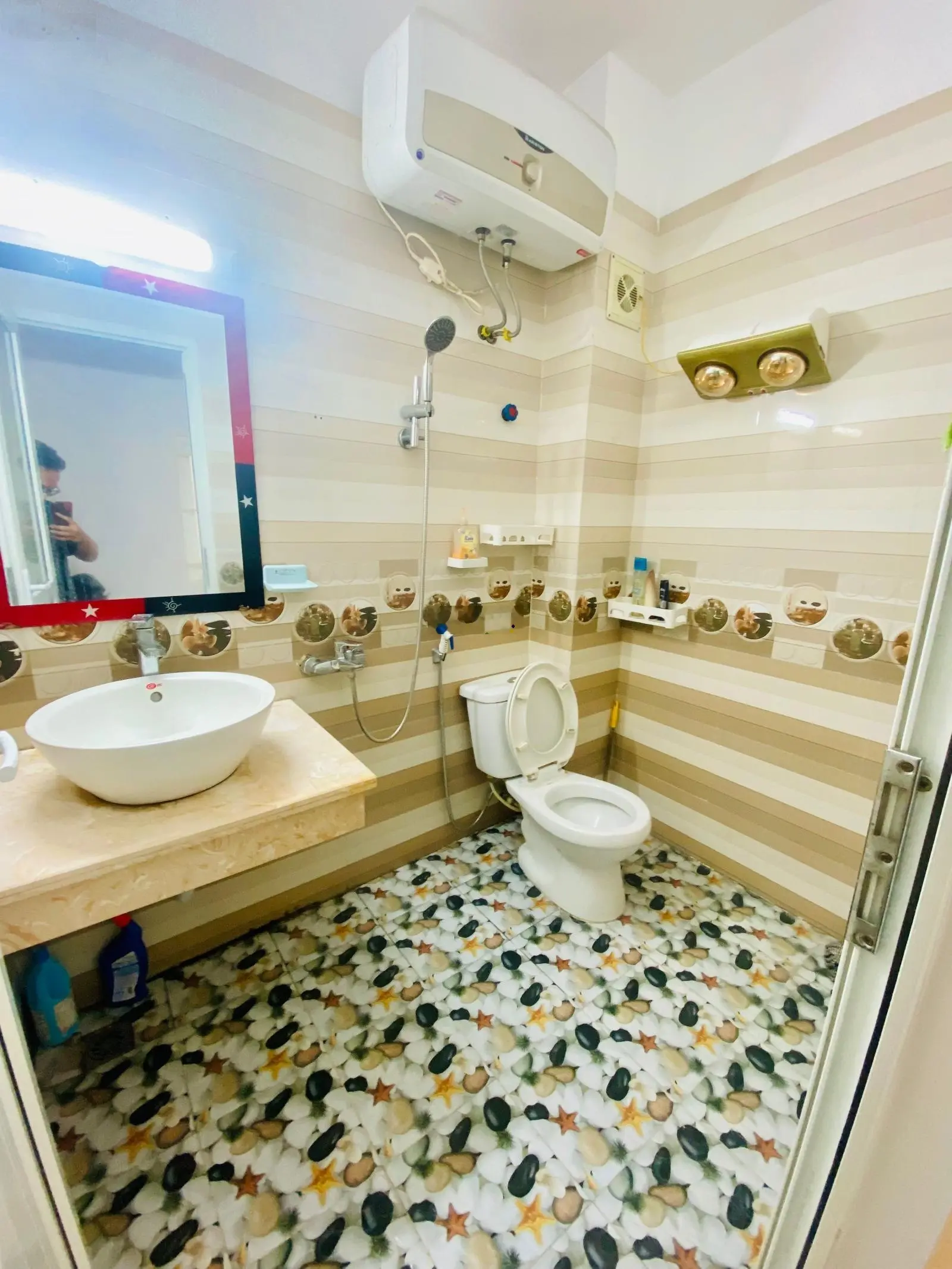 Có ông chú nhờ em bán căn nhà Nguyễn Đức Cảnh - 40m2 mà chỉ có nhỉnh 4 tỷ đồng