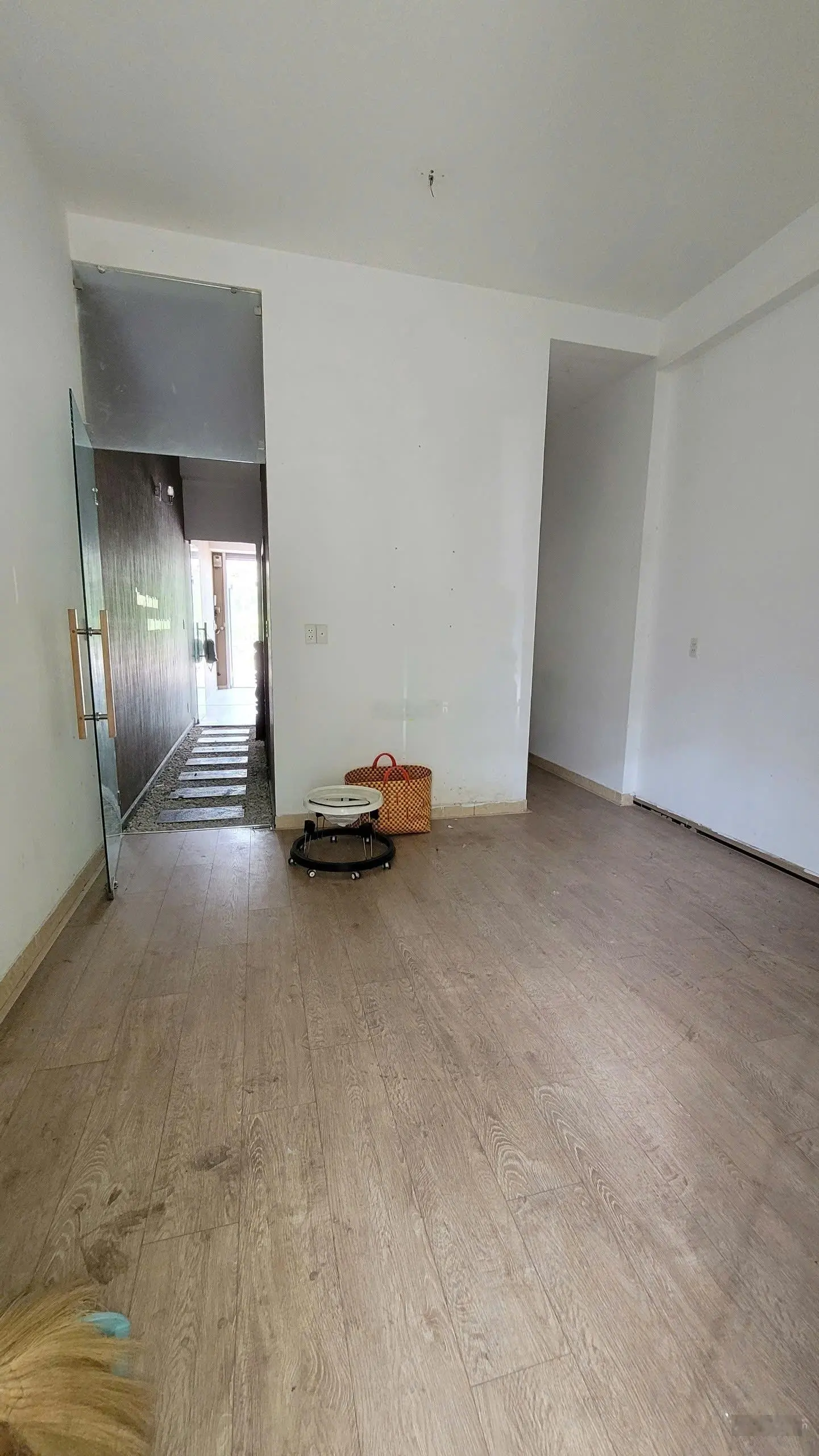Bán nhà mặt phố tại Phạm Văn Đồng, 16 tỷ, diện tích xây dựng 54m2, diện tích sàn 197,2m2, 5PN, 3WC