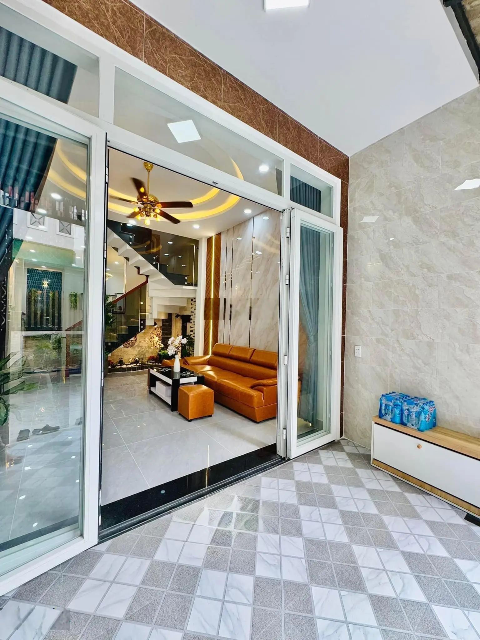 Định cư, bán nhà Trần Tuấn Khải - P5 - Q5. Giá 2Tỷ800/61,3m2 cho thuê 28 triệu. Gần chợ Hoà Bình