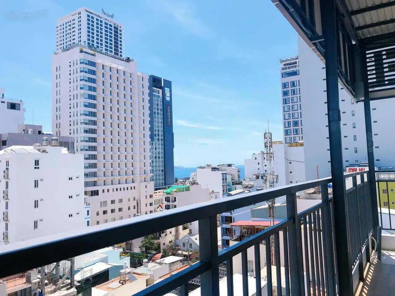 Bán khách sạn trung tâm TP. Nha Trang, 104m2 đất, 10 tầng nổi & 1 bán hầm, giá 32 tỷ đồng