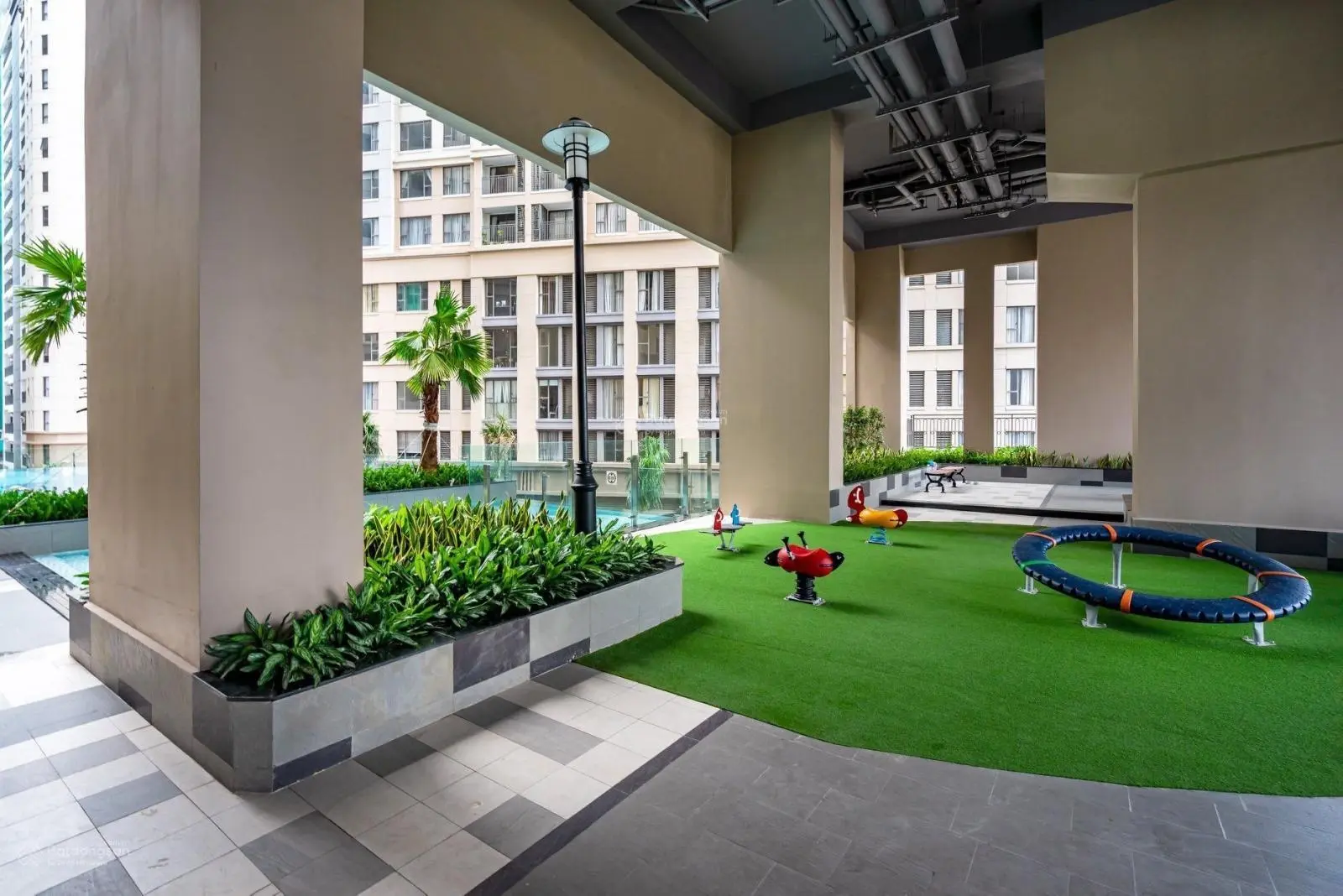 Cần bán lỗ căn góc Saigon Royal 115m2 quận 4 nhà đẹp view Thủ Thiêm. LH: 0909 024 ***