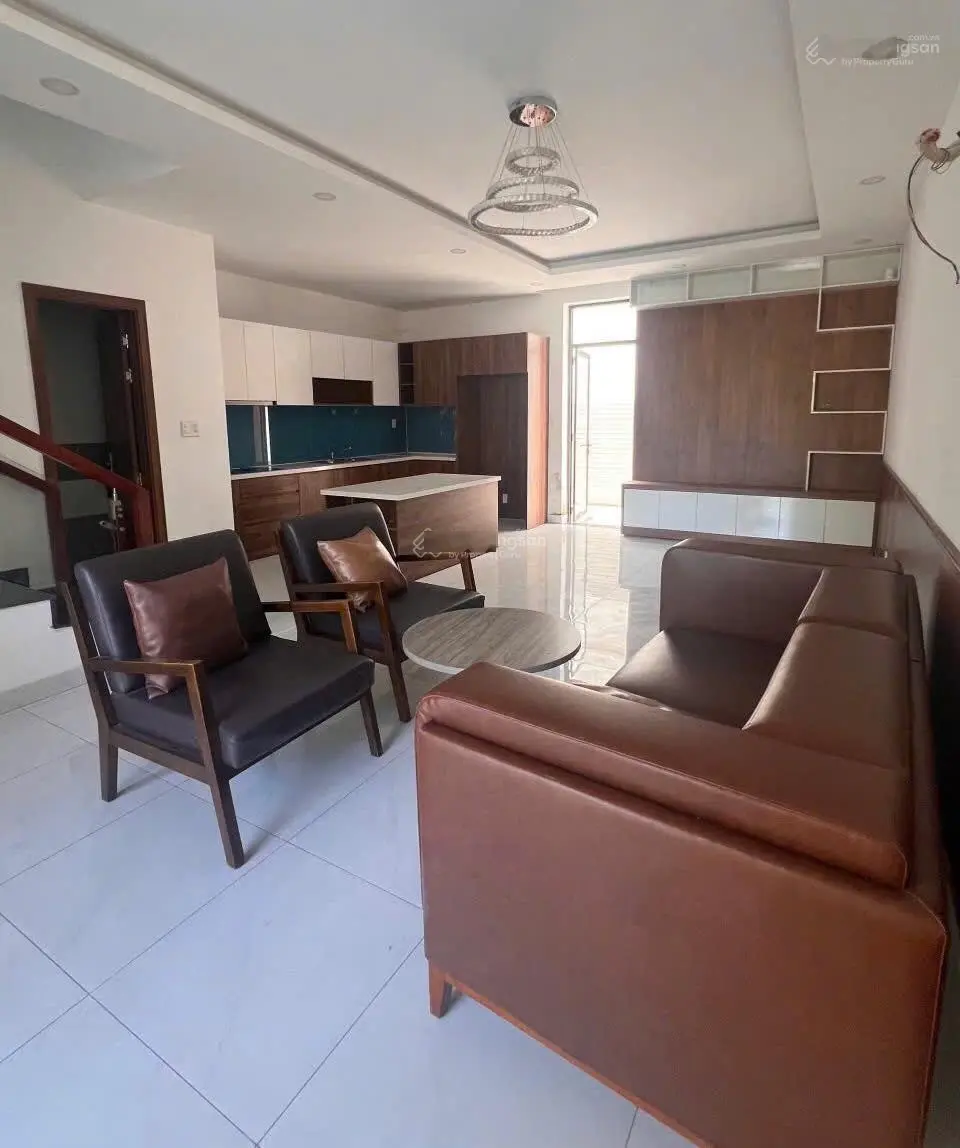 Bán nhà phố 3PN, 4WC tại thị trấn Hóc Môn, 3,65 tỷ, 90m2
