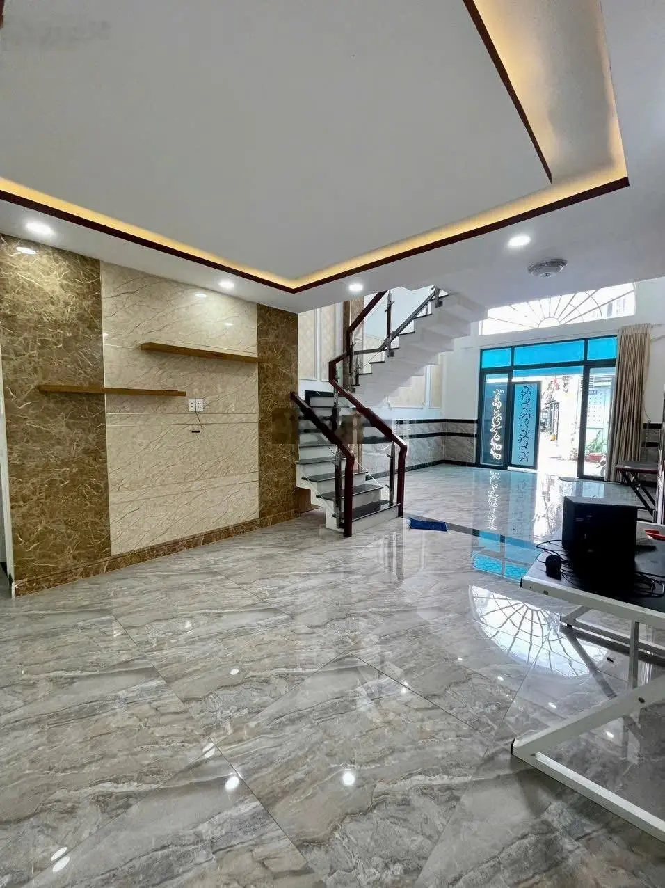 Vợ chồng tôi bán nhà Điện Biên Phủ-Q10, gần Vincom 3tháng2. Giá 3tỷ970/86,6m2 đang cho thuê 28triệu