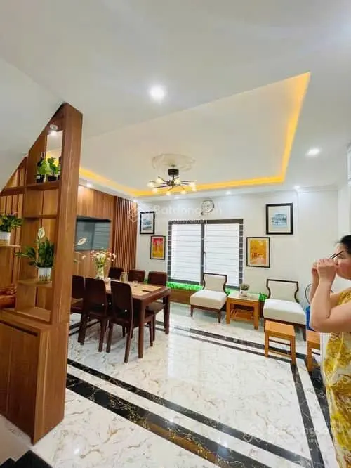 Nhanh Tay Thì Còn ! Nhà Đẹp Trung Tâm Thạch Bàn, Lô Góc, DT 35m2, MT 4,6m. Giá 5,25 TỶ