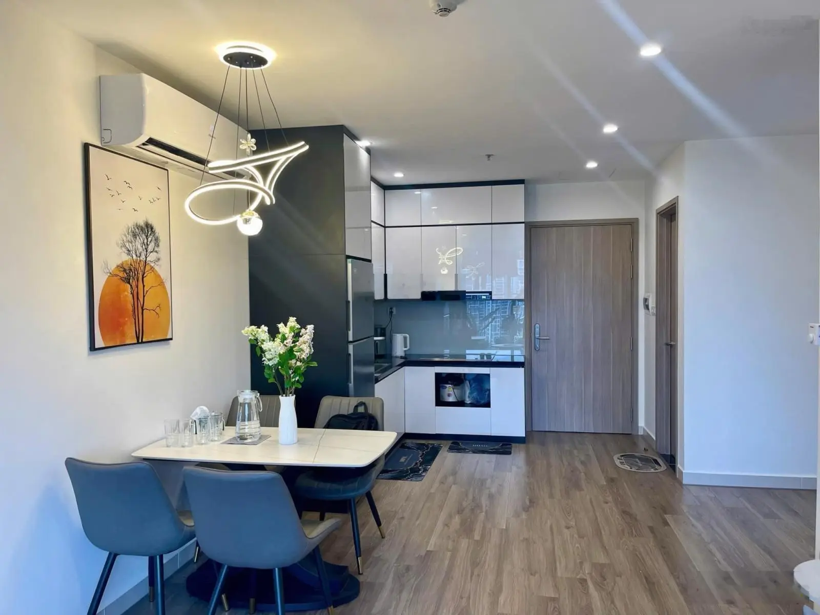 Chủ nhà cần tiền vào dự án mới cần bán căn hộ 1PN+1 47m2 chỉ với 2,2 tỷ tại Vinhomes OCP 1