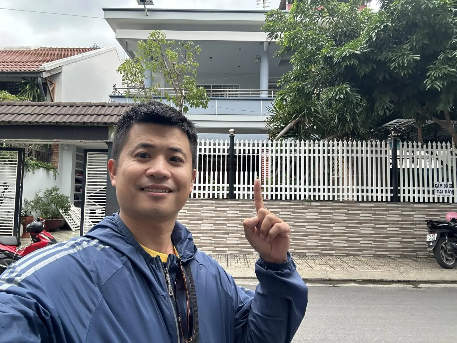 Biển Hòn chồng- bán nhà kiểu biệt thự sân vườn đi bộ ra tắm biển tại phường Vĩnh Hải tp Nha Trang