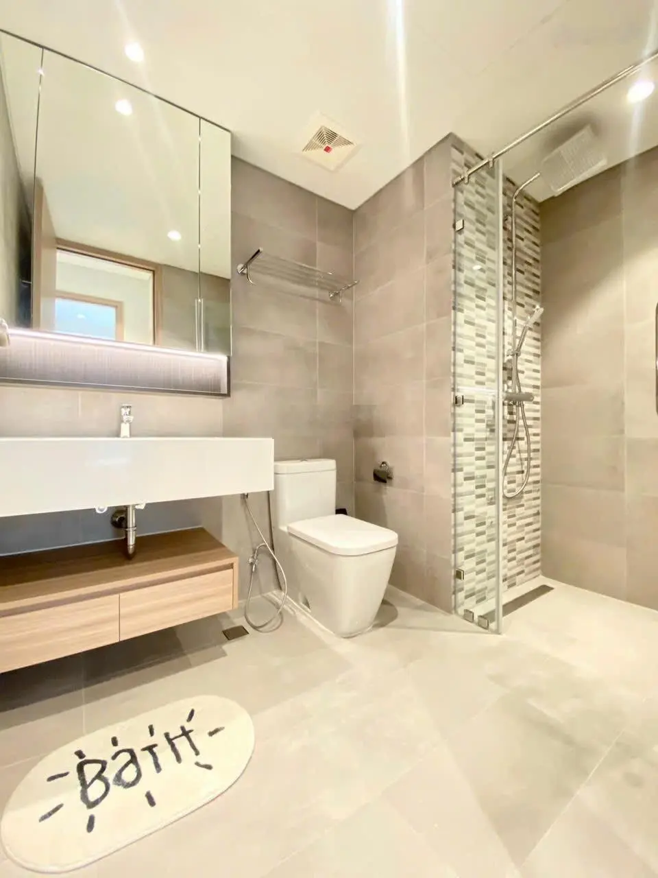 Cần bán cc Soho Residence DT 54m2, 2PN, 1wwc giá 5.8 tỷ lầu trung view đẹp LH: 0901 416 *** Hân