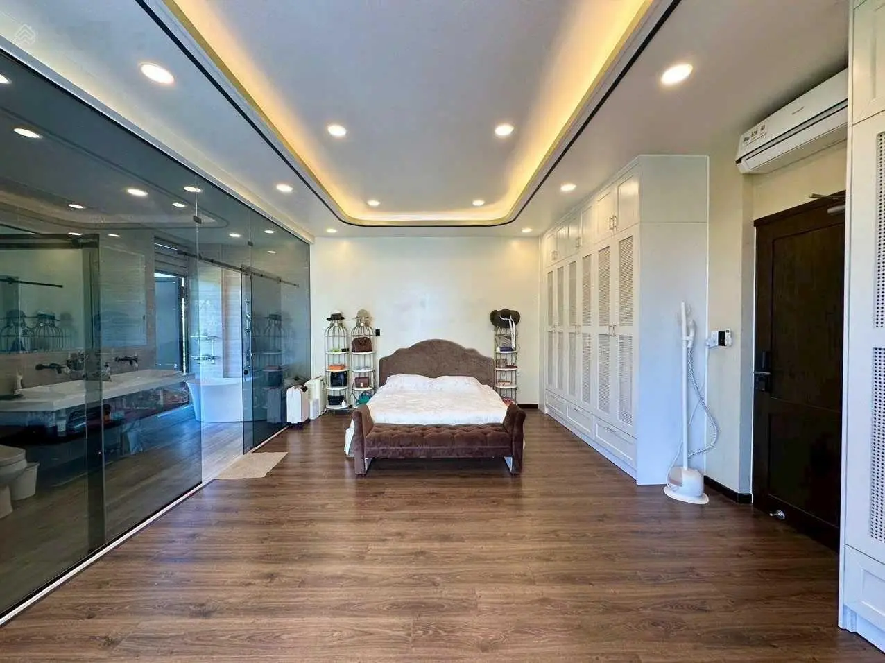 Bán biệt thự khu Compound Trần Não, Bình An, Quận 2. DT 10 x 20m. 3 tầng. Giá bán 32.5 tỷ