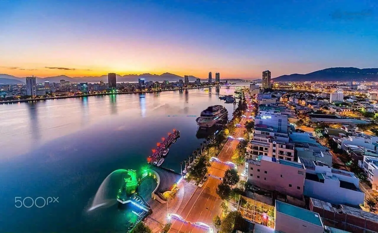 Cần bán gấp nhà 5 tầng mặt tiền đường Trần Hưng Đạo gần cầu sông Hàn, giá 2. x tỷ