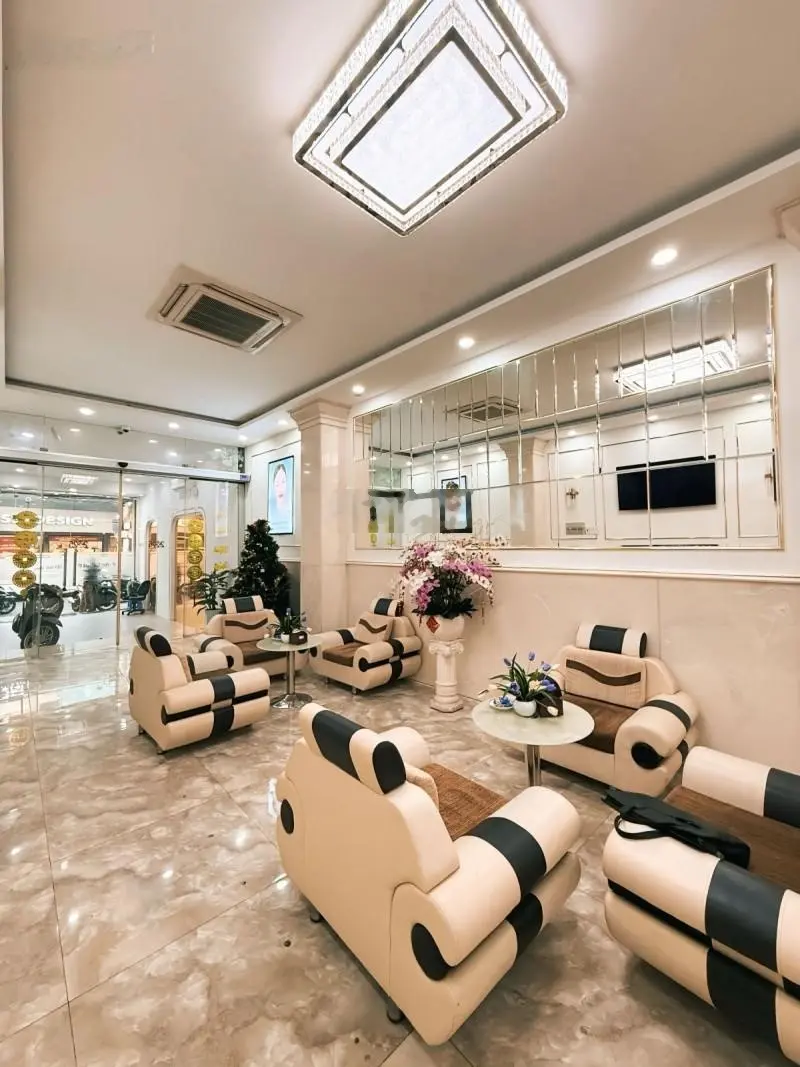 Bán nhà mặt tiền Cách Mạng Tháng 8, Quận 10 - 7 tầng có thang máy Nhật - 105m2 (4.2 x 25) chỉ 28 tỷ