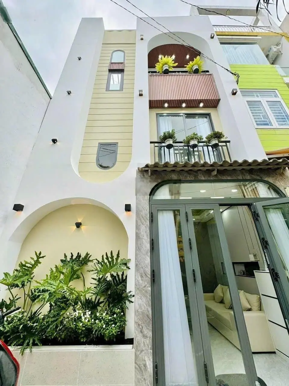 Rao bán nhà 29m2 xây 3 tầng đường Trương Quốc Dung, Phú Nhuận giá 1tỷ990. Gần chợ Trần Hữu Trang