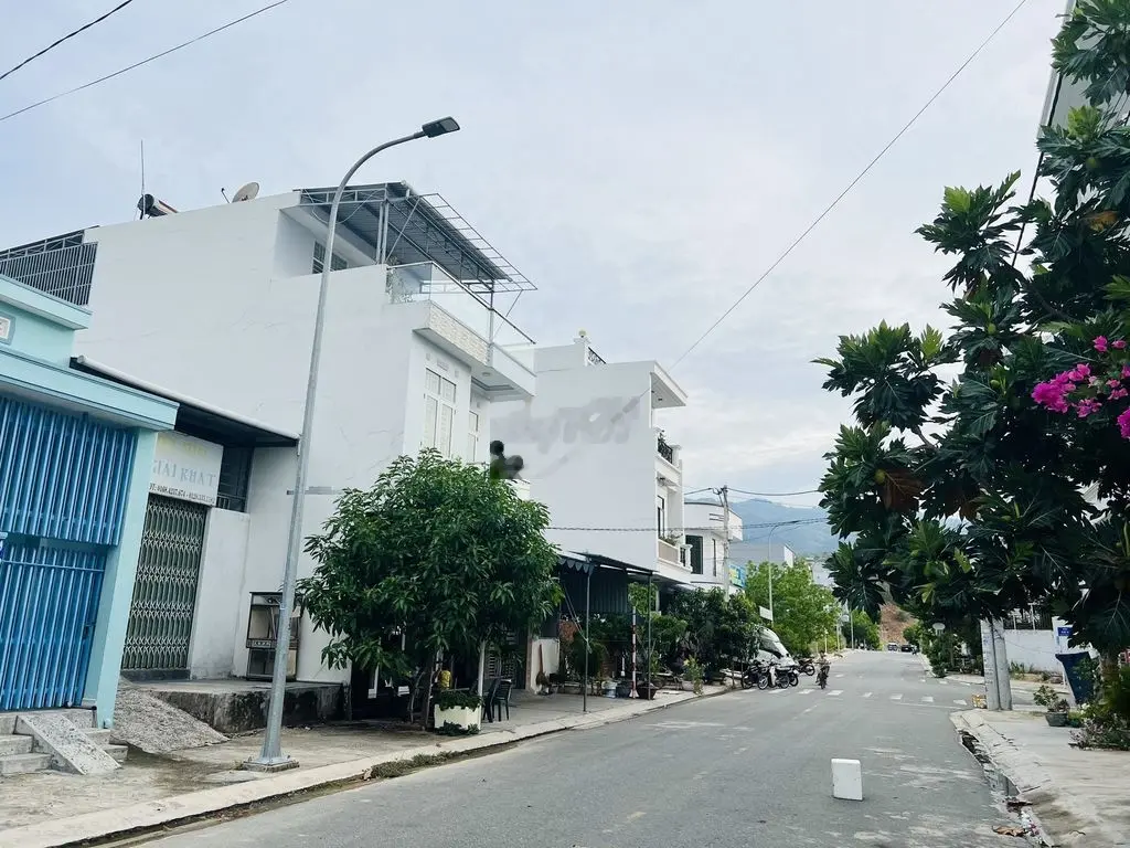 Cần bán lô đất đẹp TP Nha Trang, tái định cư Hòn Rớ 2. Giá cần bán 2.4