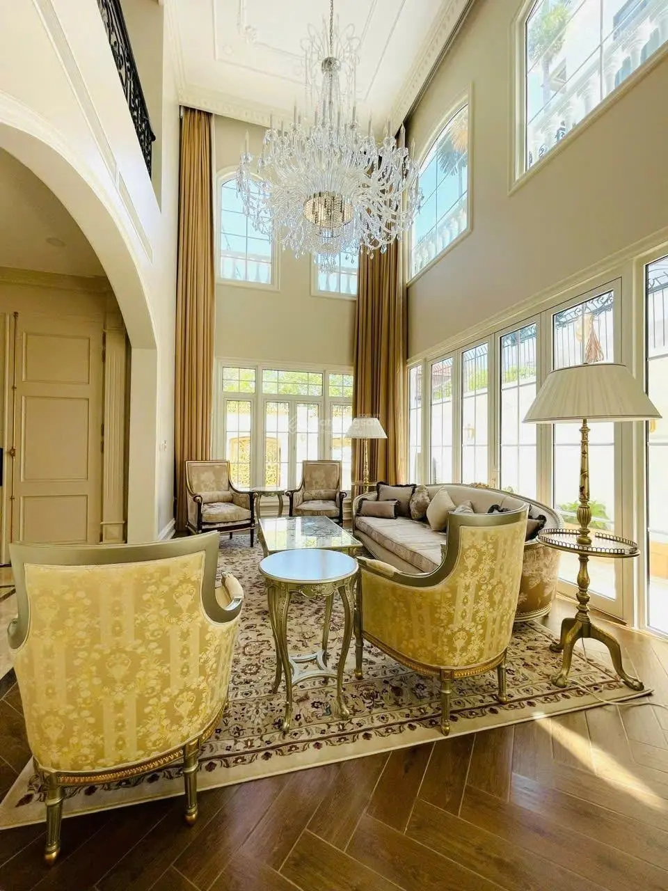 Biệt thự sang trọng phong cách Tân Cổ Điển dt đất 330m2 hướng Tây Nam ngay KDT Phước Hải Nha Trang