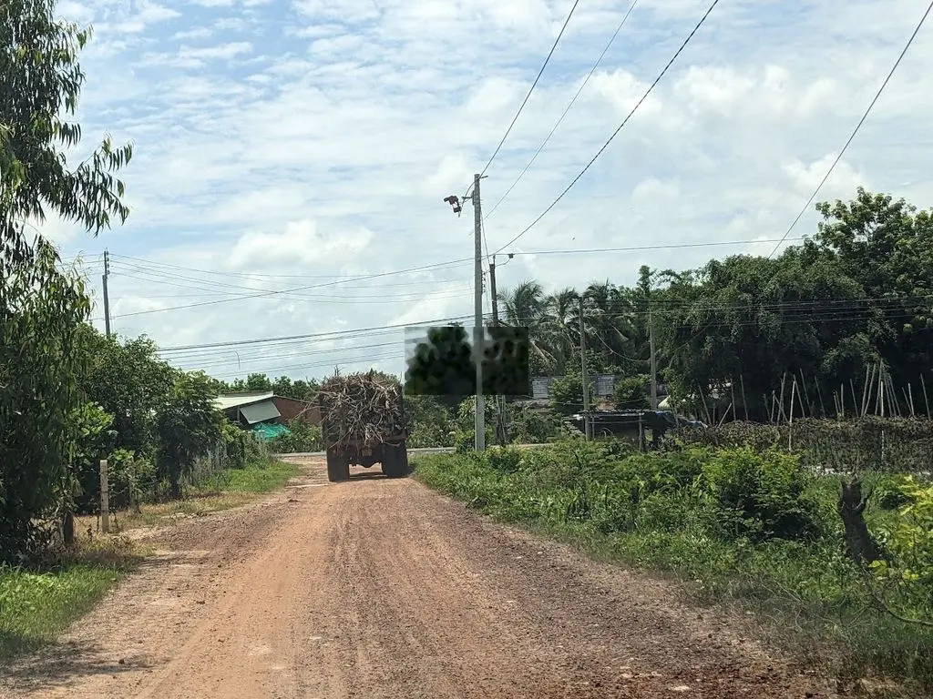 Hơn 1 công đất bán lổ vị trí đẹp gần nhựa gần dân rất phù hợp là vườn