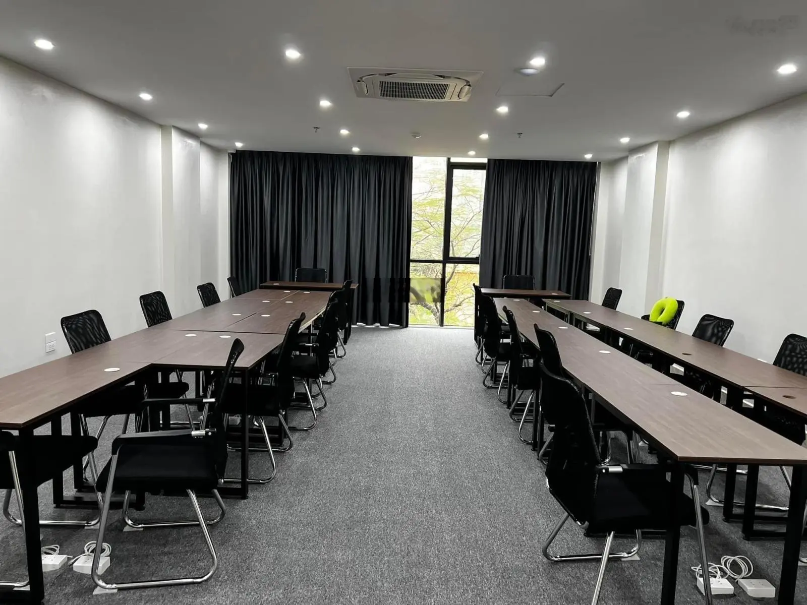 Hiếm! Building mặt phố Dương Đình Nghệ, vỉa hè, kinh doanh, GPXD, PCCC dòng tiền 150tr/th, 112m2*9T