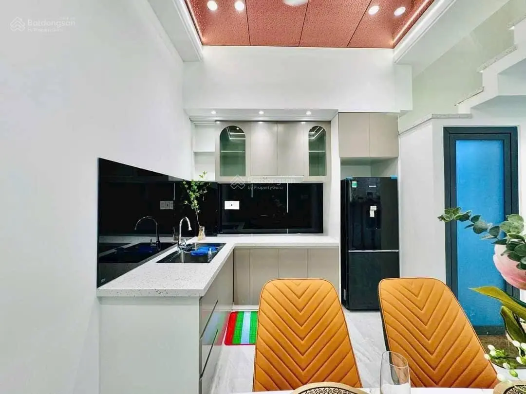 Nhà Lạc Long Quân , p5, quận 11. Giá 2,32 tỷ. SHR, pháp lí chuẩn.