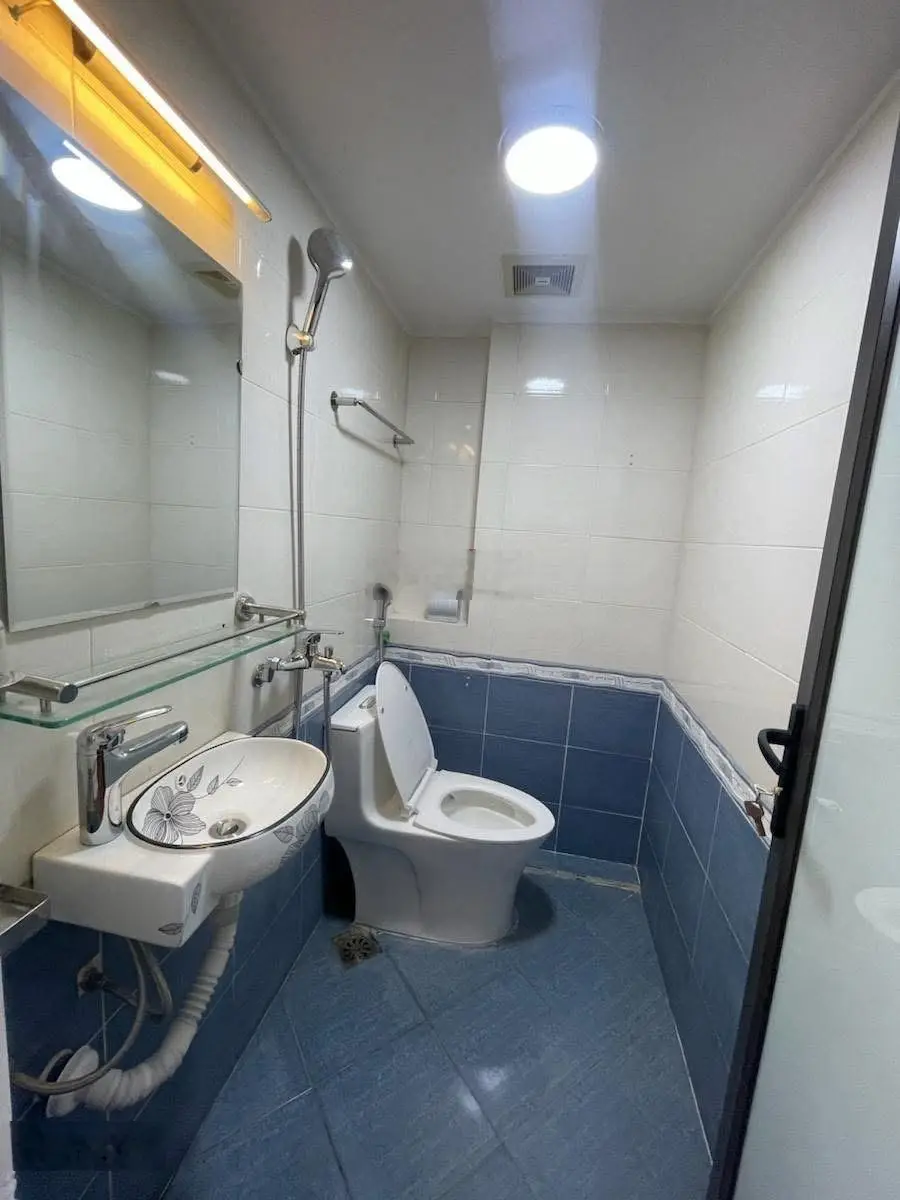 Mặt ngõ - 1 nhà ra phố - ô tô đỗ cửa/vào nhà - kinh doanh - khu vực sầm uất đông cư dân-phố 8/3