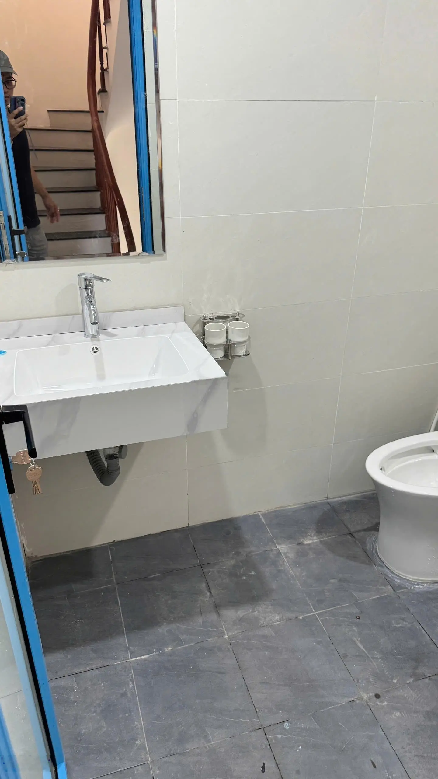 Mình chính chủ bán căn nhà mới xây 3 tầng 42m2 sân 16m,ô tô đỗ sân, sát vành đai 4, nội thất cơ bản